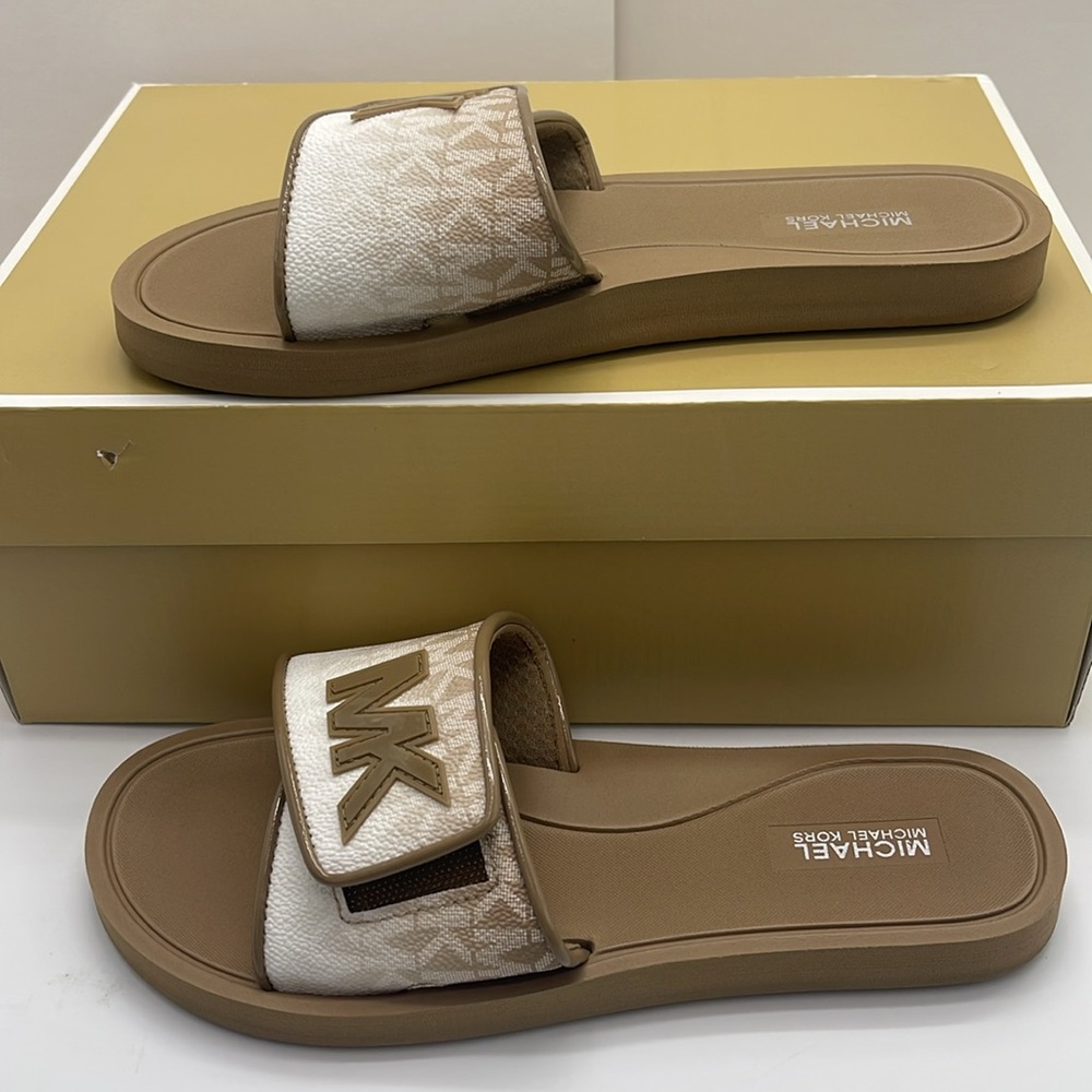 Michael Kors Slide Logo Sandals Palmer Ombré Signature
Husk
NWT - Picture 3 of 16